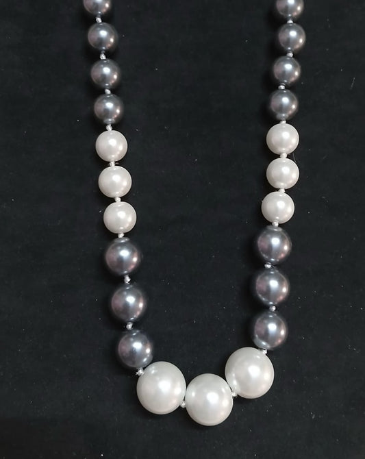 Shell Pearls Necklace With 2 Shades